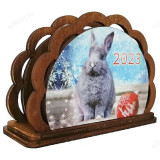 Салфетница цветная Заяц с елочным шаром Б-46