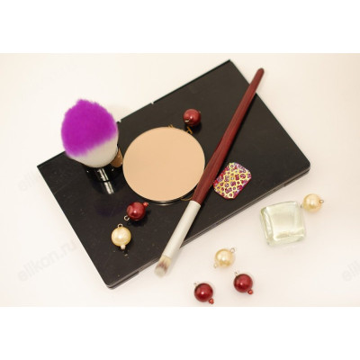 Кисть для макияжа в тубе дерево-1