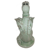 Сувенир С14 дракон фарфор с букетом и бутылкой