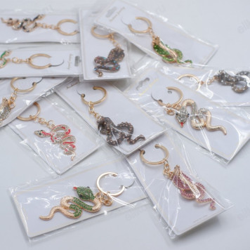 Сувенир брелок Змея стразы 12шт-4