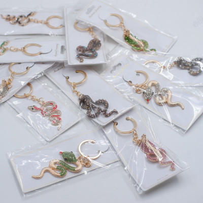 Сувенир брелок Змея стразы 12шт-4