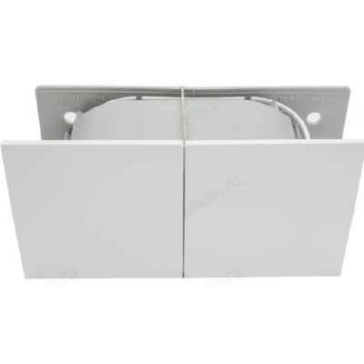 Розетка двойная с заземлением SE AtlasDesign 16А, со шторками, с крышкой, в сборе, белая-1